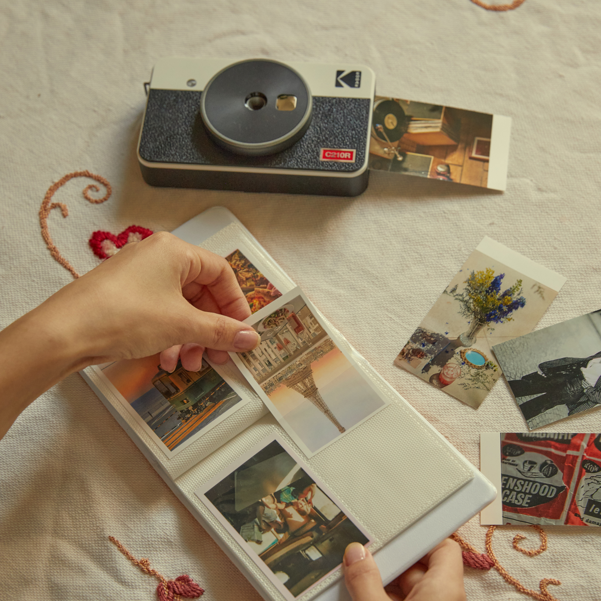 Appareil photo instantané sans fil Kodak Mini Shot 2 Retro Portable et imprimante photo, technologie Real Photo (2.1x3.4) 4Pass