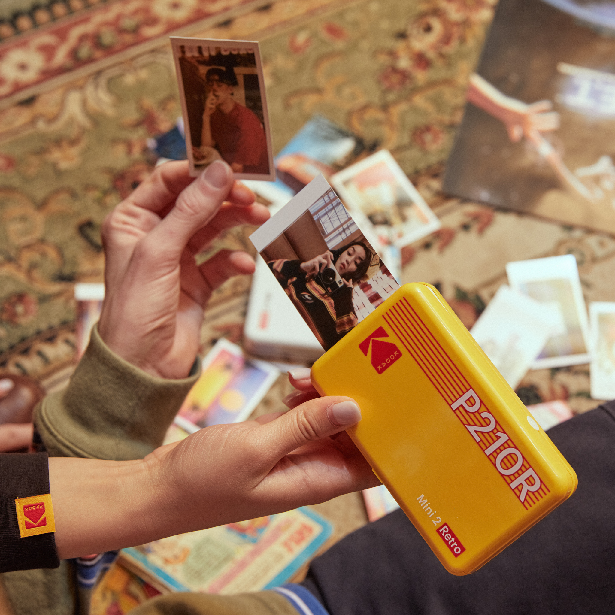 Kodak Mini 2 Retro Stampante fotografica portatile da 2,1 x 3,4 pollici + pacchetto da 60 fogli, connessione wireless, foto reali, 4PASS e processo di laminazione, qualità premium