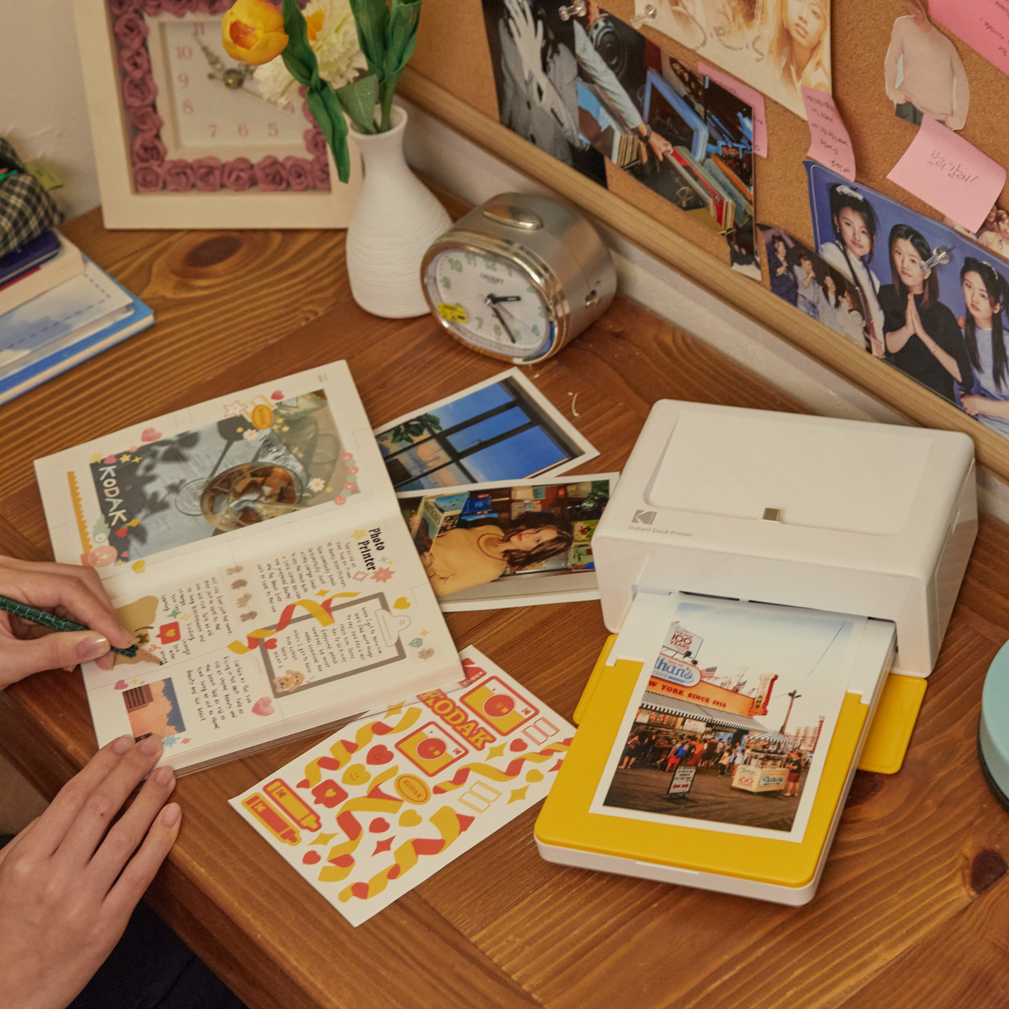 Kodak Dock Plus Stampante fotografica istantanea Bluetooth 4x6", 4 passaggi e processo di laminazione - Pacchetto da 80 fogli